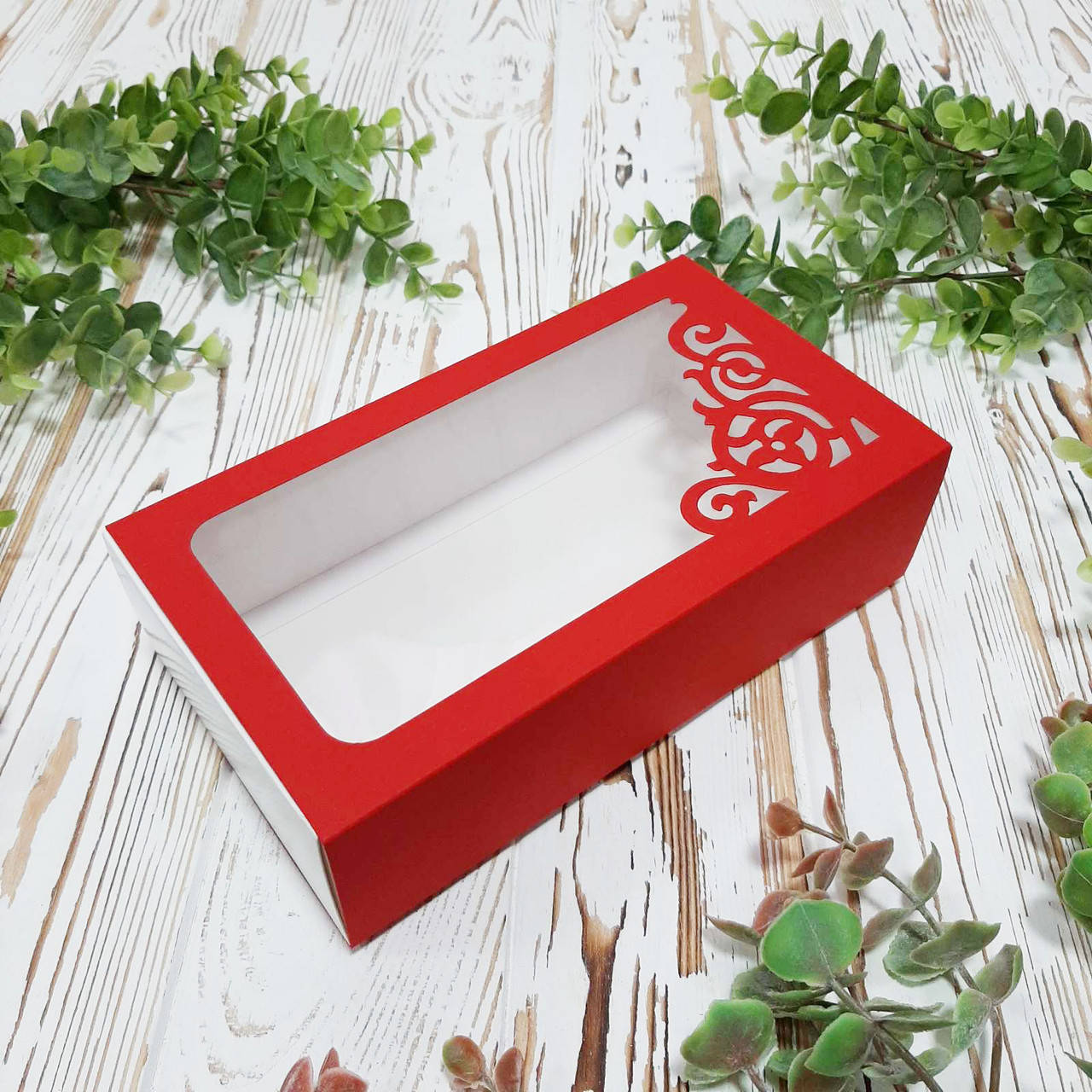 

Коробка ажурная с красным футляром 200х110х55 мм., Красный