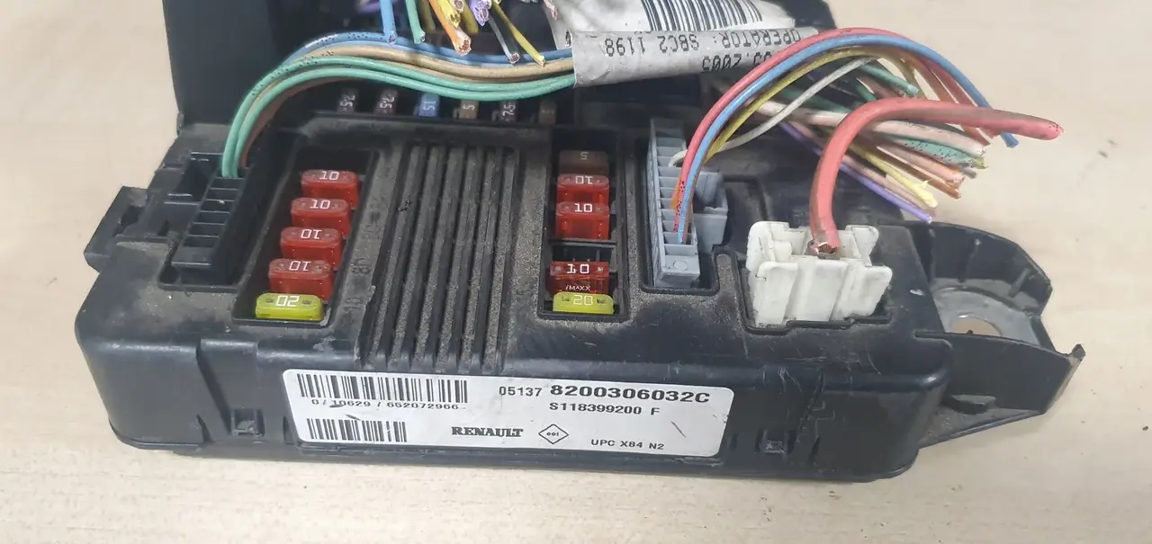 

Блок предохранителей UPC RENAULT MEGANE II 8200306032C WTYCZK под заказ 2-4 дн