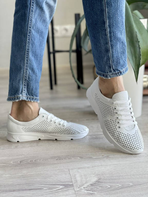 

Женские кроссовки кожаные летние белые Milord Olimp На толстой подошве