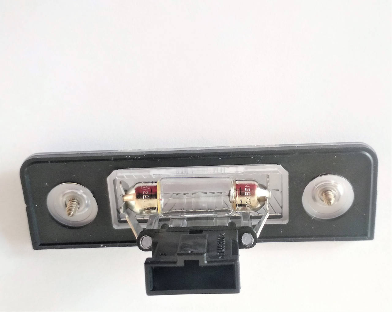 

Фонарь плафон подсветки номера Шкода Октавия А5 Skoda Octavia A5 Combi SkodaMag 1Z0943021b