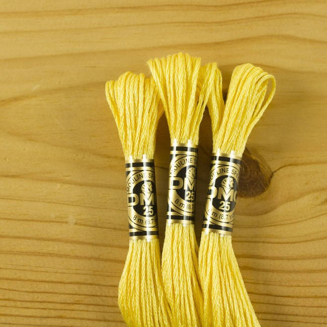 

Нитки мулине DMC 744 (Франция)