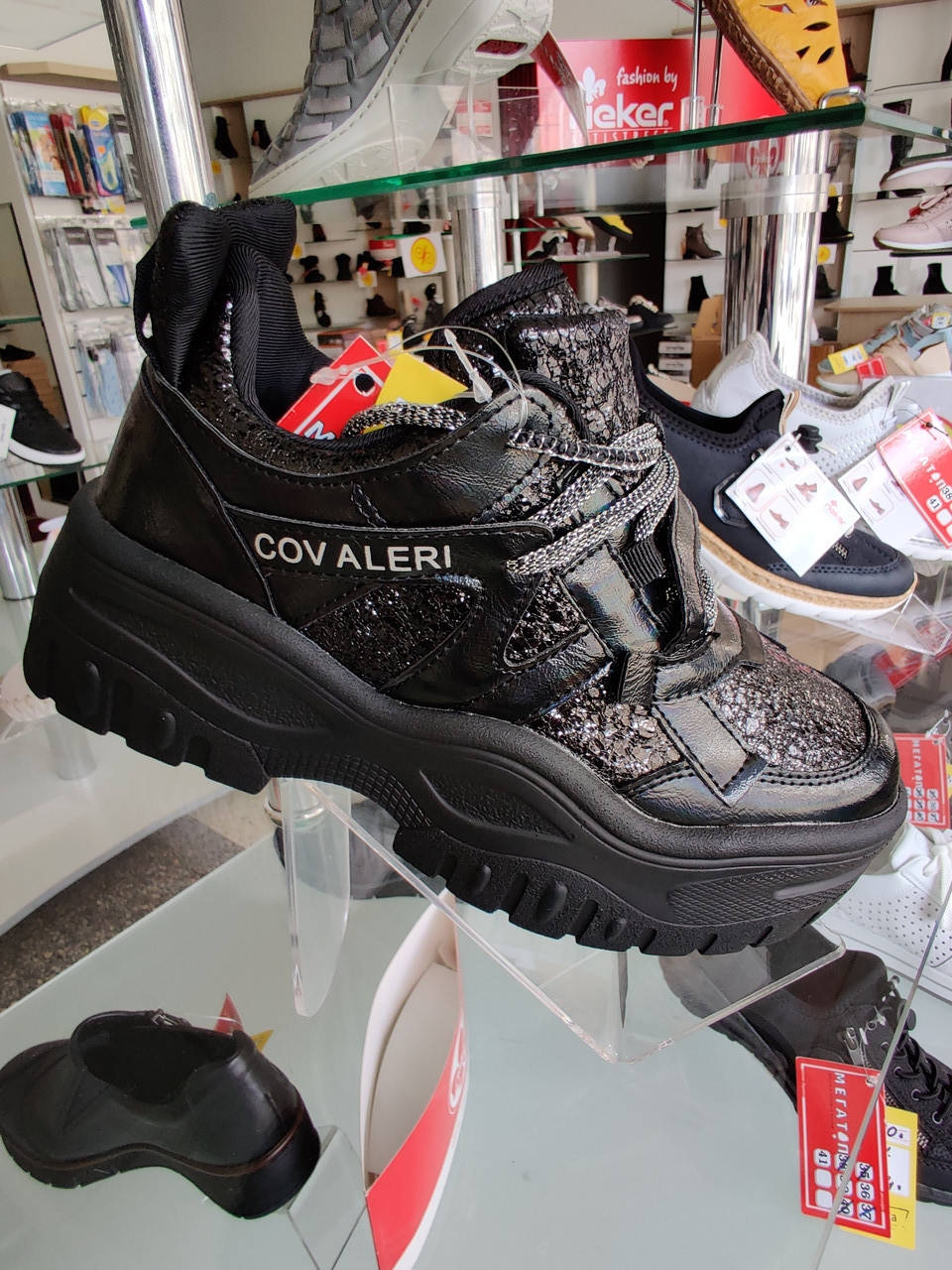 

Жіночі кросівки на високій підошві чорні з пайєтками кроссовки женские на платформе черные Covaleri, Черный