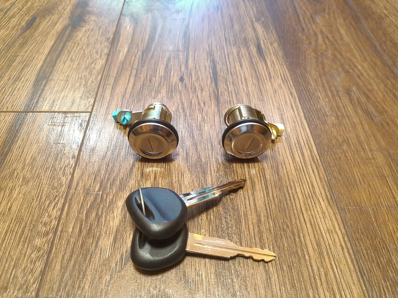 

Личинки (сердцевины) замок дверей Mitsubishi Pajero 2 (12.1990 - 10.1999)