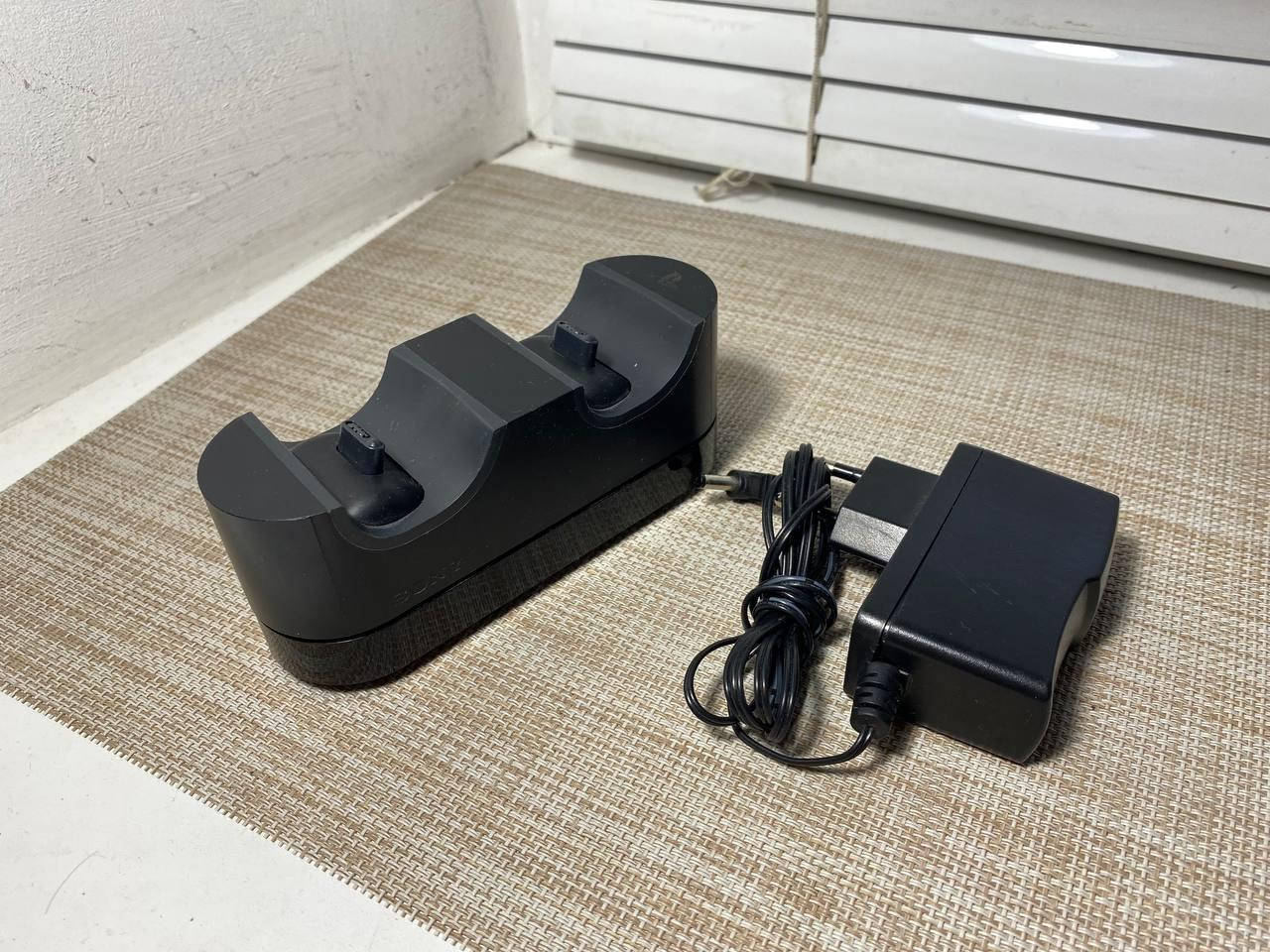 

Зарядна станція для геймпаду PlayStation DualShock 4 Black для PS4