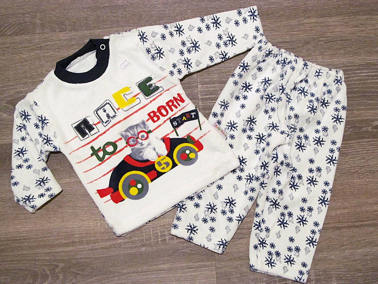 

Велюровый костюмчики для малышей. 86 р.