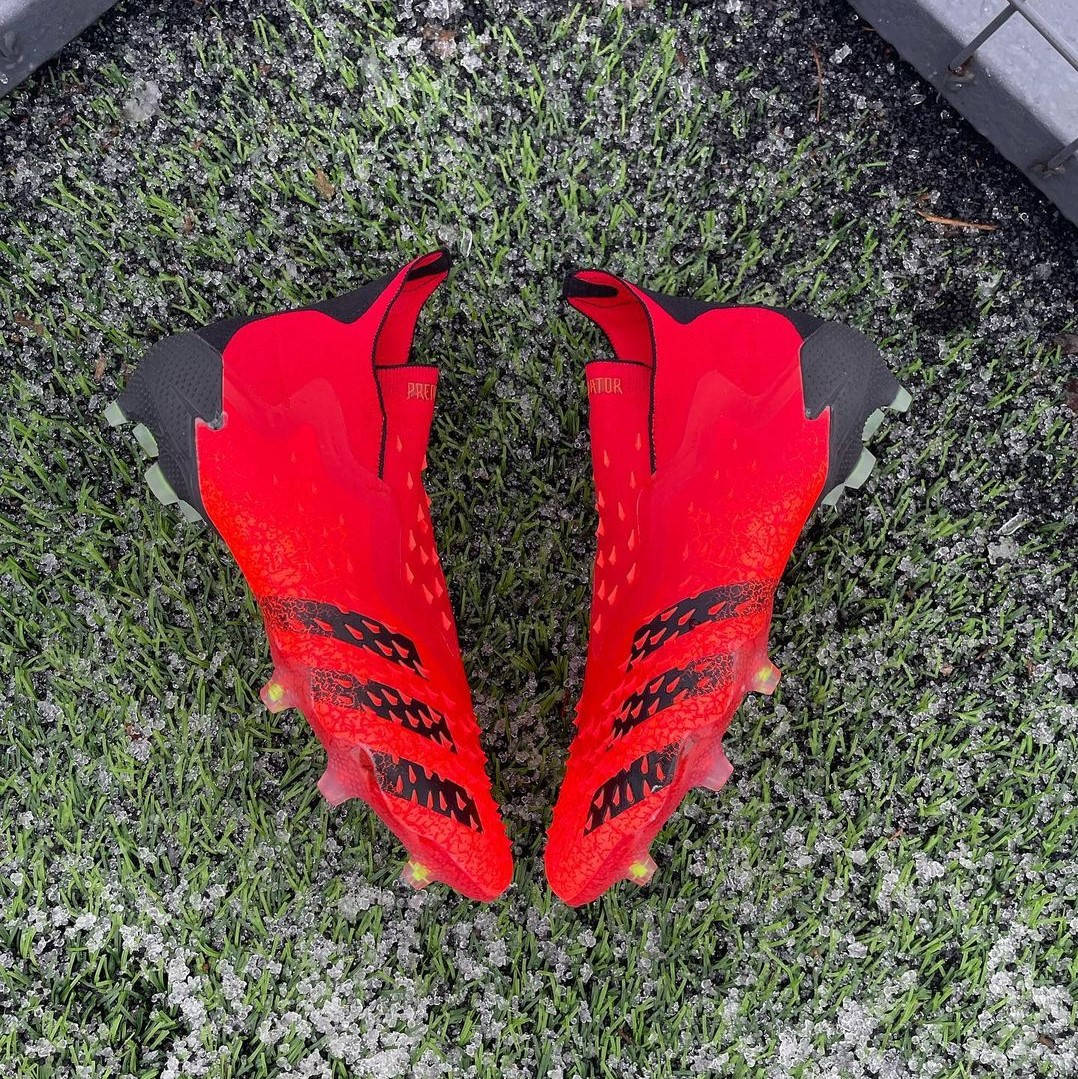 

Бутсы Adidas Predator Freak футбольная обувь Адидас предатор фрик, Черный