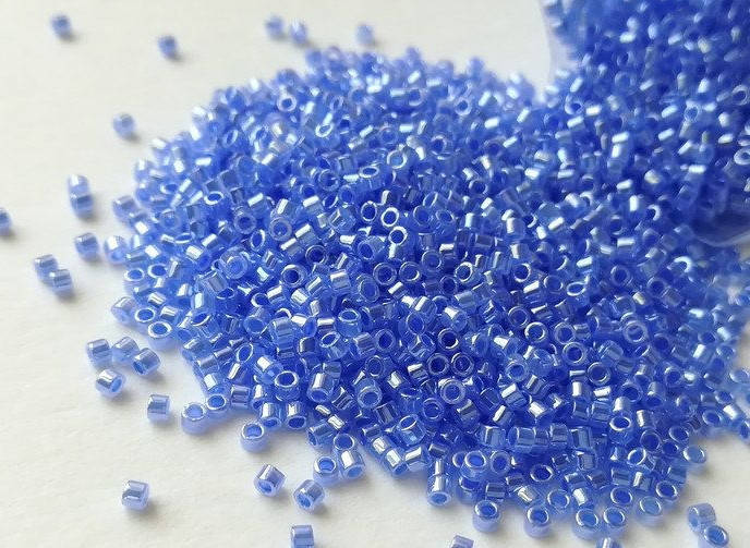 

Японський бісер Miyuki Delica 11/0 DB0240 - Lined Crystal Sapphire