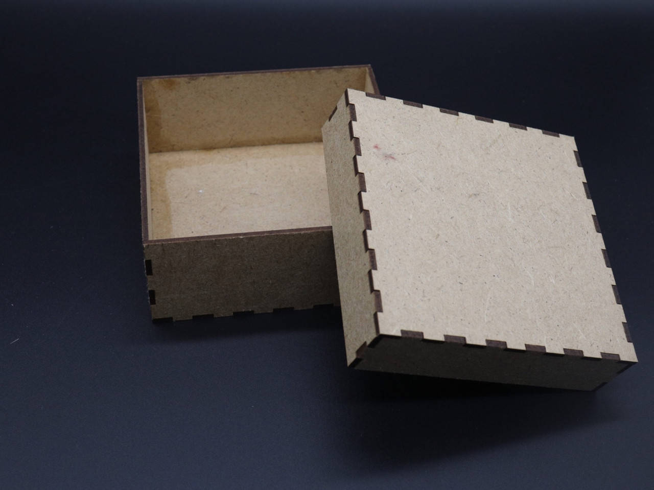 

Шкатулка-заготовка из ДВП. 14х14х9см