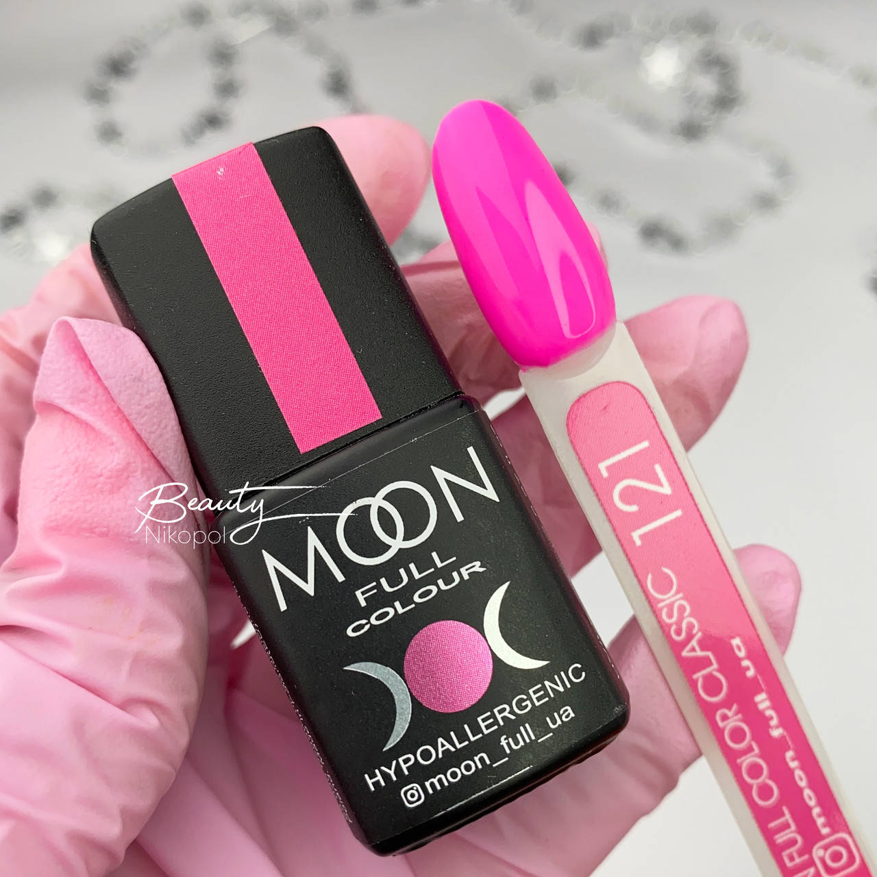 

Гель-лак Moon Full №121 глубокий ярко-розовый, 8мл.