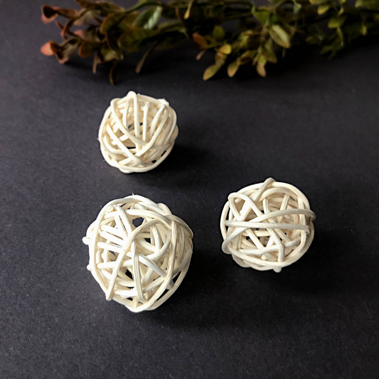 

Ротанговый шар молочный, 3 см