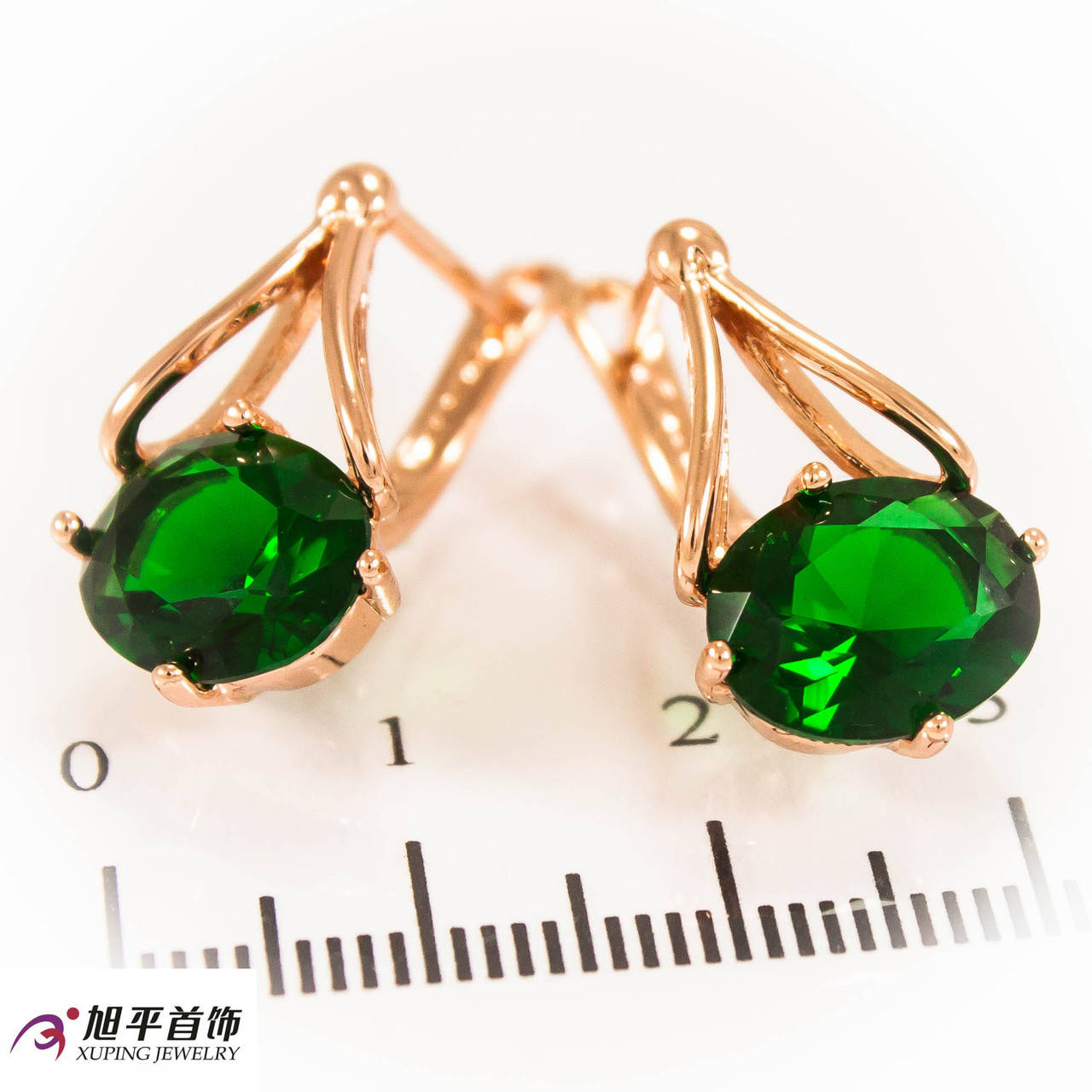 

Серьги 1,9 см зеленый (Медицинское золото)