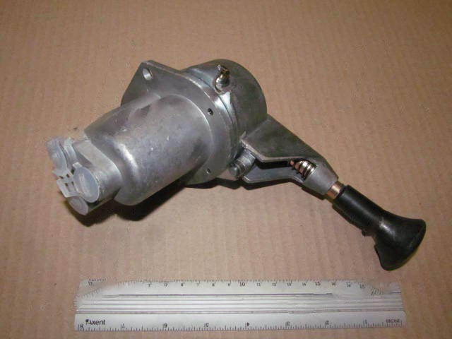 

Кран стояночного тормоза ПРЕМИУМ КамАЗ, КРАЗ, МАЗ, ЗИЛ, ПАЗ (3-х выводной) (пр-во ). 100-3537010