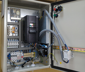 Система управления механизмом поворота театральной сцены на базе преобразователя частоты Hitachi. 3