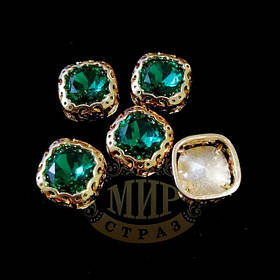 М'який квадрат в ажурній оправі