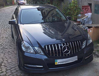 Решітка радіатора Mercedes w212 (09-13) тюнінг стиль AMG GT Panamericana (хром смужки)