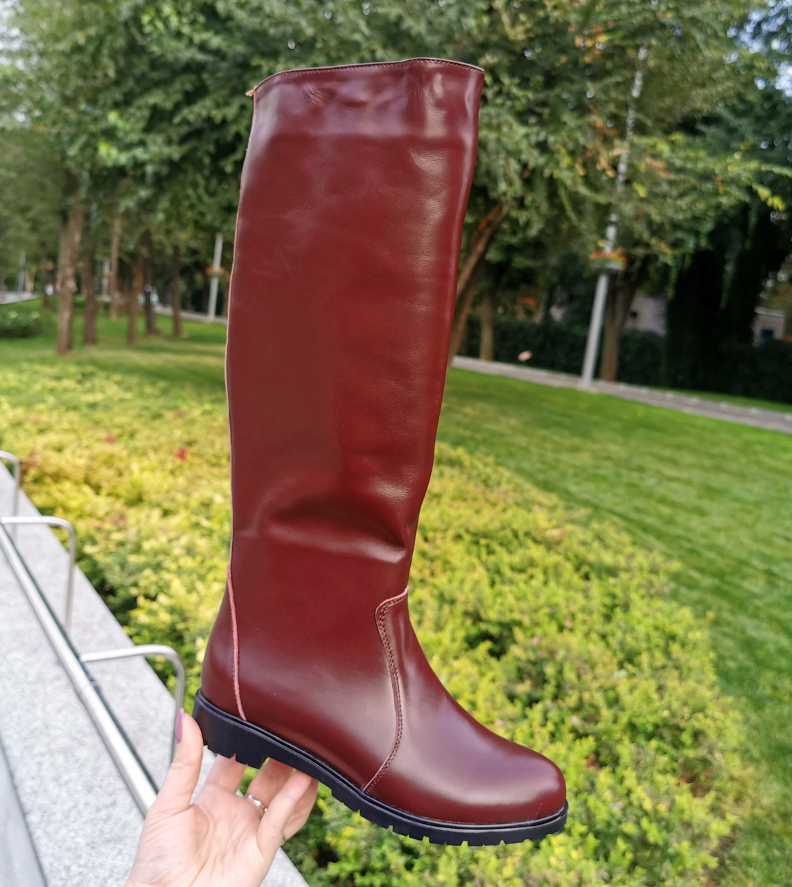 Чоботи-труби жіночі шкіряні на низькому ходу, колір бордо, фото 1