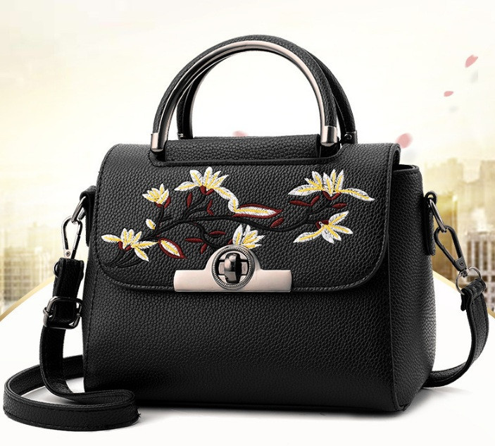 Жіноча міні сумочка клатч з вишивкою