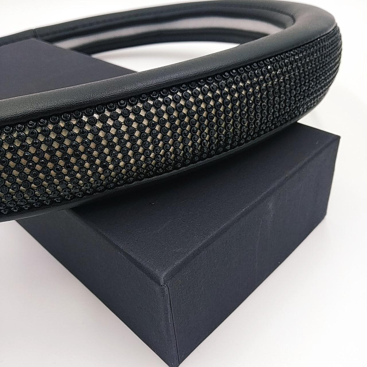 Жіночий чохол на кермо з чорної екошкіри з чорними стразами, фото 1