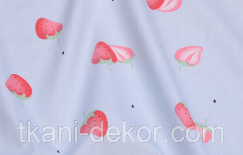 Сатин (бавовняна тканина) клубника на голубому (0,75*160), фото 1