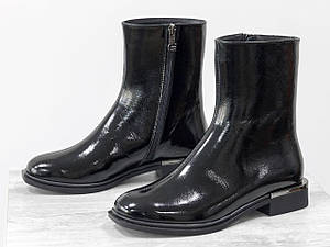 Стильні класичні черевики з натуральної лакової шкіри чорного кольору
