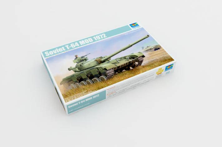 Т-64 1972 року. Збірна модель радянського танка. 1/35 TRUMPETER 01578, фото 1