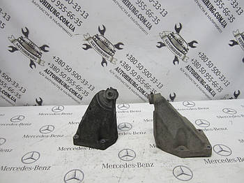 Кронштейн (лапа) двигуна mercedes-benz w219 cls-class (A6132230404 / A6132230504)