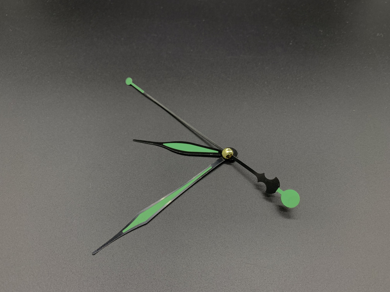 Годинникові стрілки для виготовлення настінних годинників 3 стрілки  комплект 10х10х6,5 см чорно-зелені