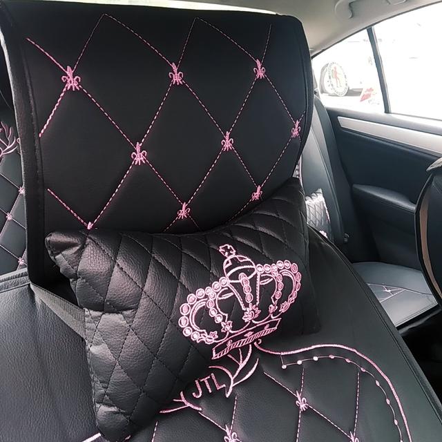 Комплект авточехлов из экокожи с вышивкой "Корона"