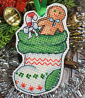 Набір для вишивки ялинкової іграшки "Носочок з подарунками"