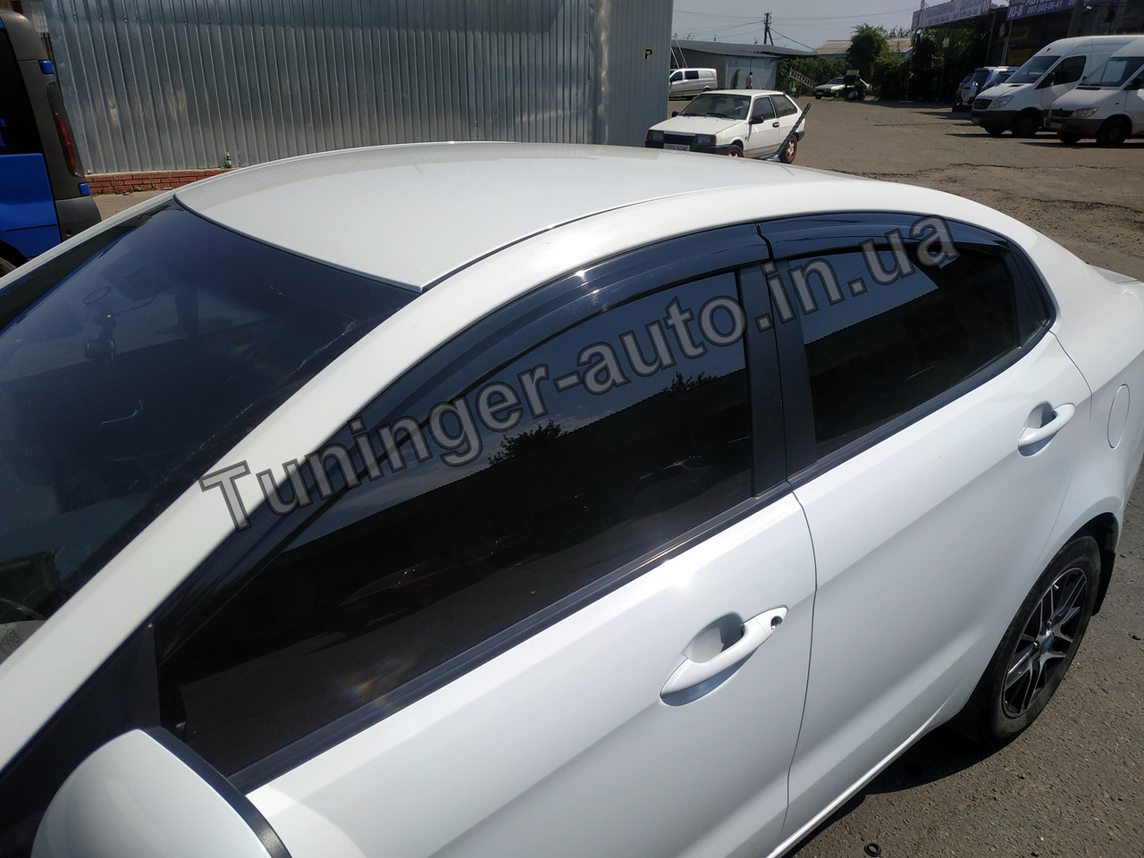 Дефлекторы окон(Ветровики) Kia Rio 2011- (Autoclover)