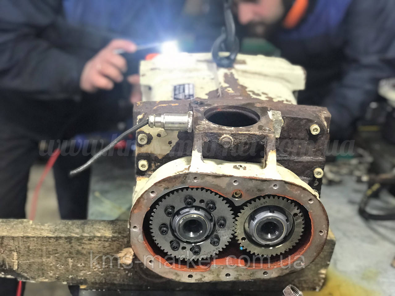 Ремонт безоливового гвинтового блоку компресора CMAX 3L16 Alfons Haar Hamburg