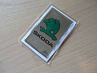 Наклейка s надпись Skoda 50х80х1мм хром силиконовая полоска на авто эмблема зеленая Шкода медальон