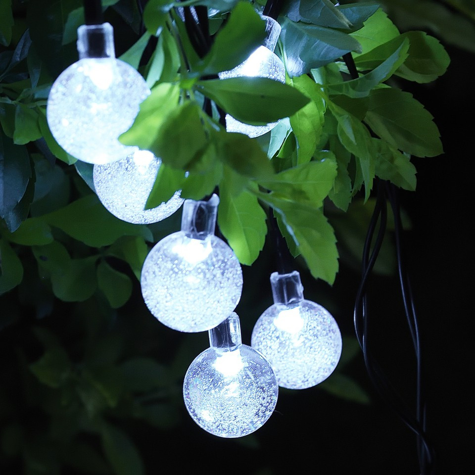 Садова гірлянда на сонячній батареї Кришталеві кулі. Колір Білий
