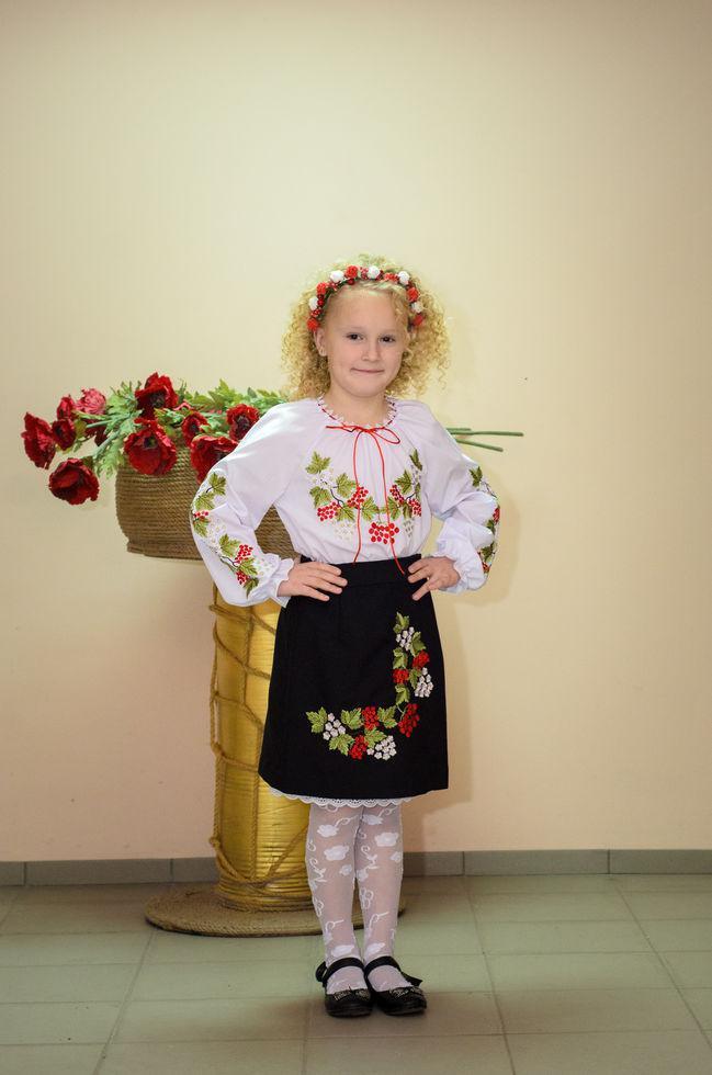Спідниця Волинські візерунки українська вишита Червона калина 146 см чорна