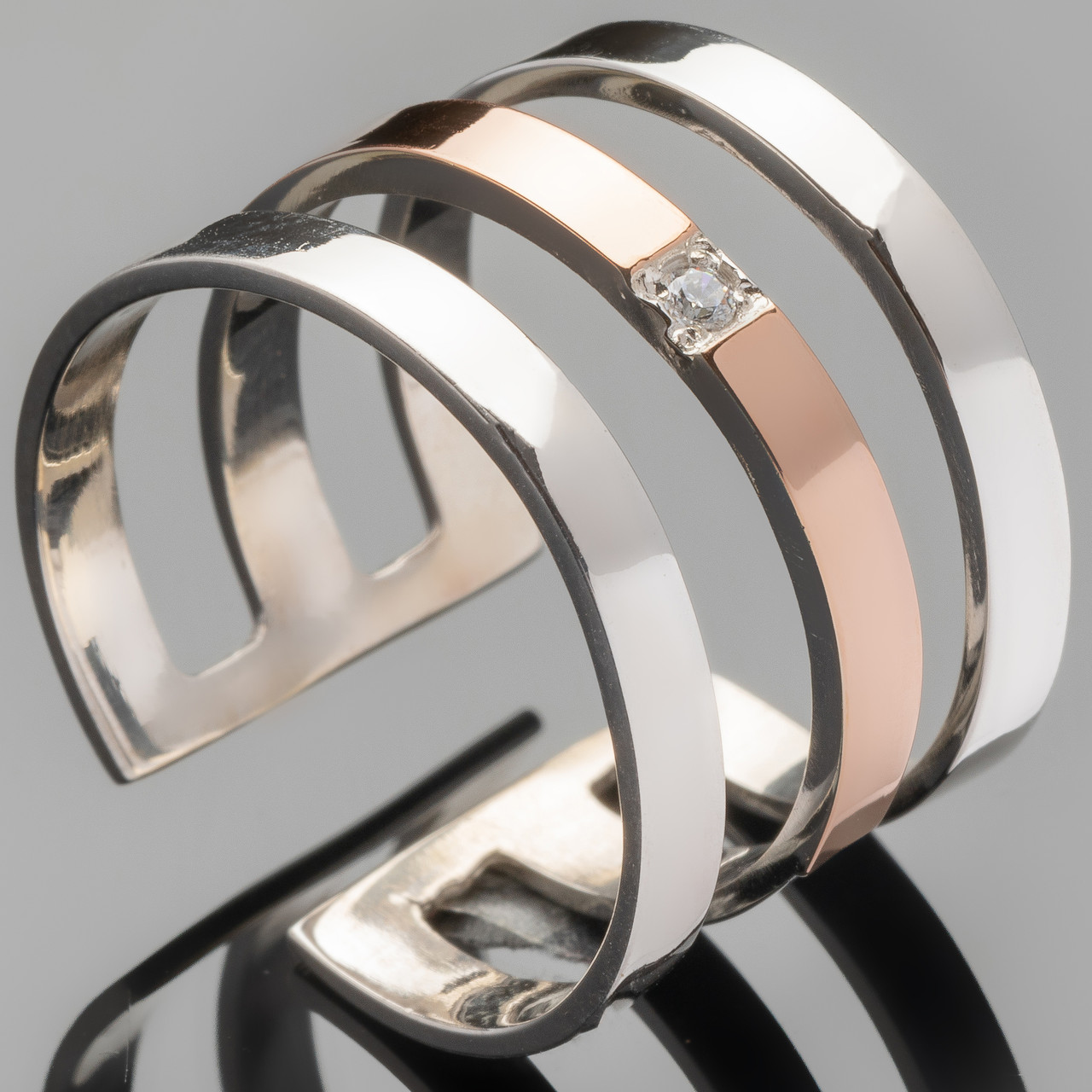 Серебряное кольцо 925 пробы с золотом арт. 394/2к