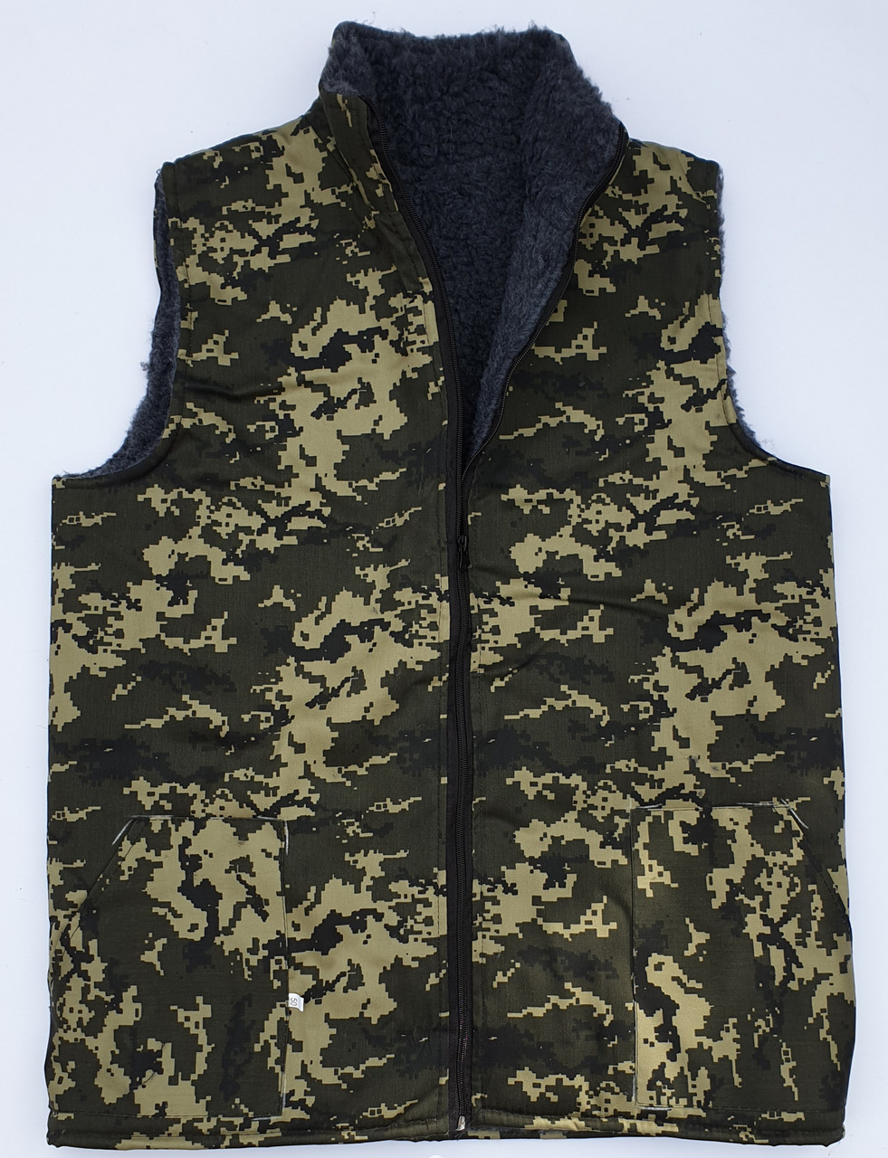 Жилетки, тілогрійки на штучному хутрі з камуфляжу на блискавці