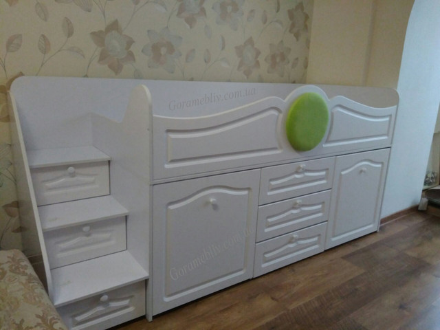 На фото: кровать-чердак белого цвета с МДФ фасадами "Престиж-1"