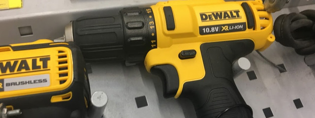  Дриль-шуруповерт DeWalt DCD771C2