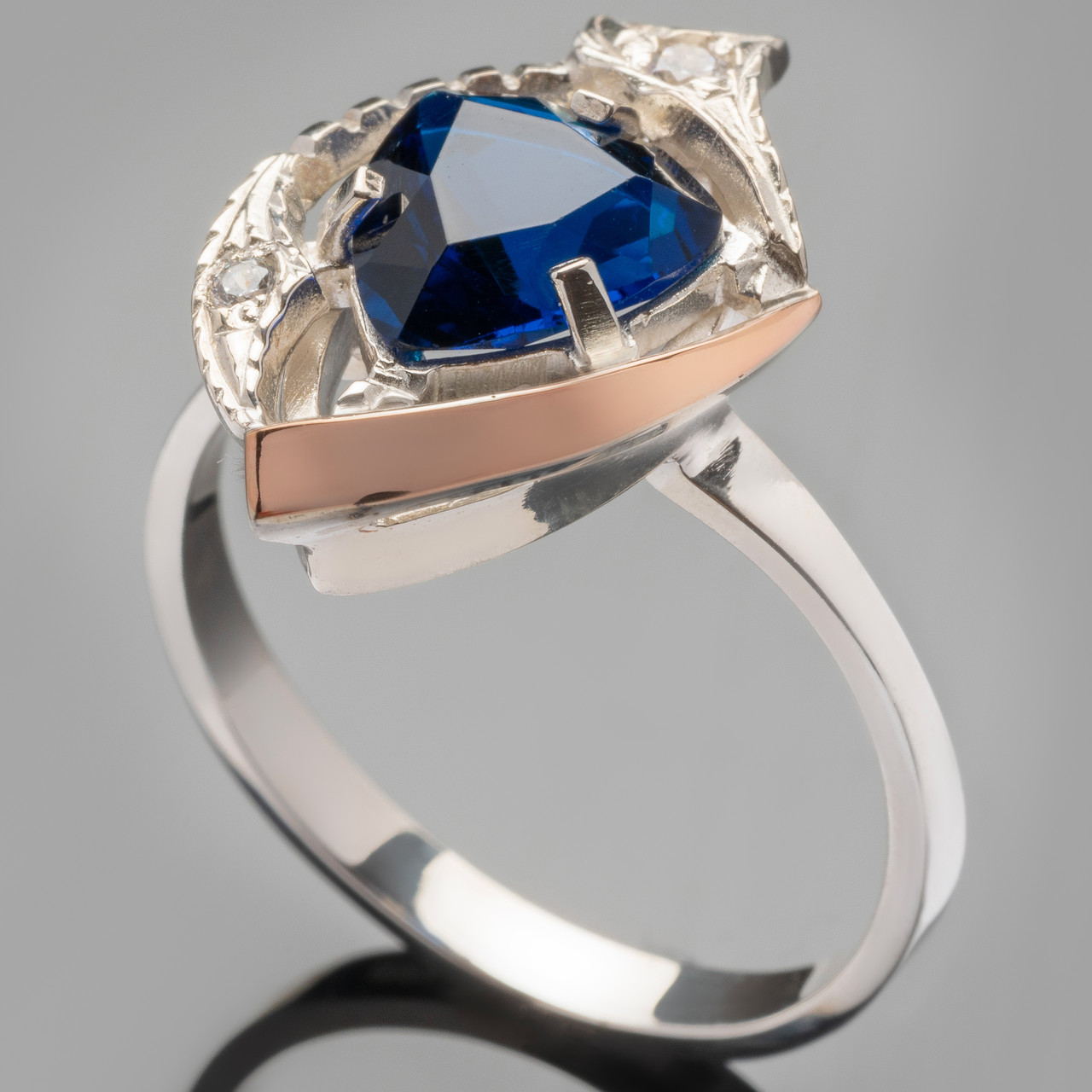 Серебряное кольцо 925 пробы с золотом арт. 423к