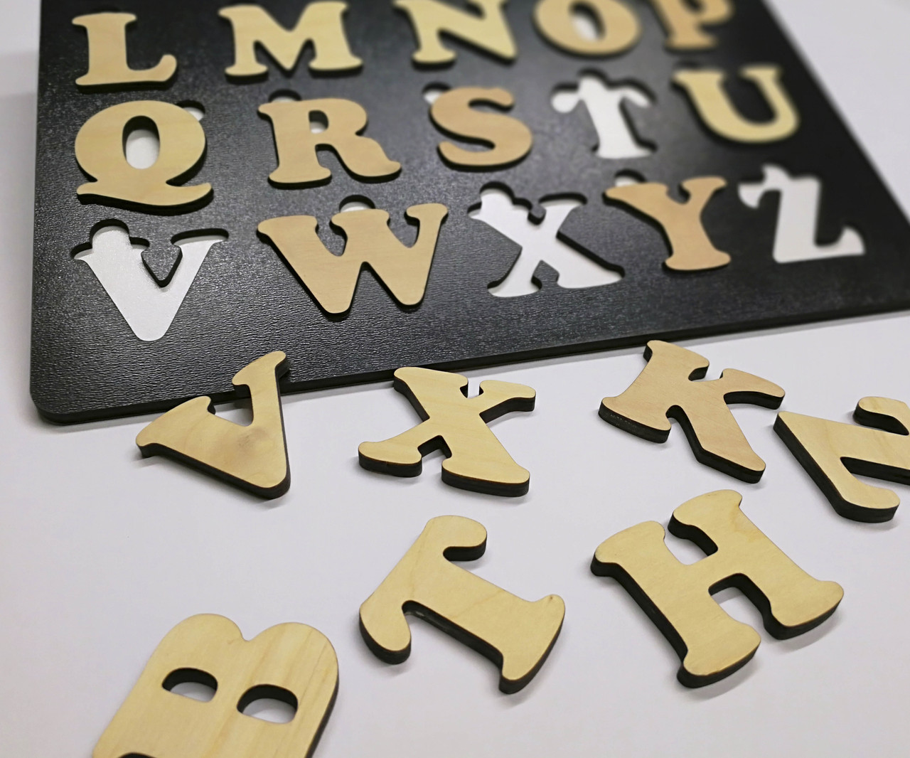 Англійський алфавіт Пазли Абетка Чорного кольору Букви з фанери Розвивальні ігри для дітей Вік від 1 року