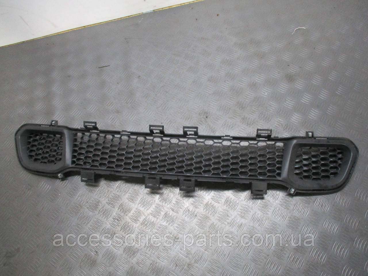 Решітка переднього бампера Jeep Cherokee (KL) 14-18 Нова Оригінальна, фото 1