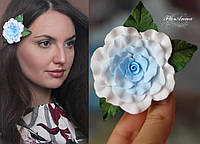 "Бело-голубая роза" заколка роза для волос ручной работы из полимерной глины.