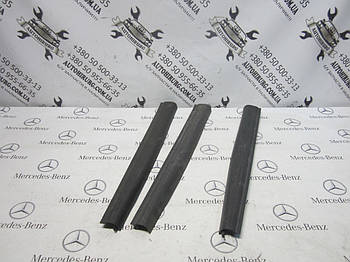 Накладка на передній поріг Mercedes-Benz W211 E-Class (A2116801735 / A2116801835)