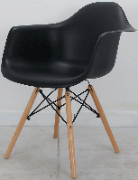 Кресло Leon черное 04 на буковых ножках Eames, в стиле лофт