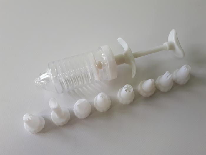 Кондитерський шприц із насадками для крему 8 штук пластикових Шприц кондитера пластиковий L 15 cm