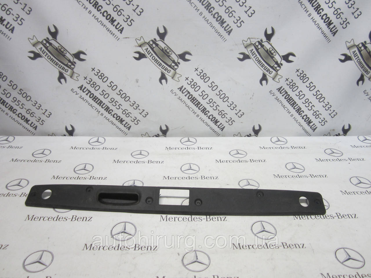 Накладка на кришку багажника Mercedes-Benz W211 E-Class (A2117500193)