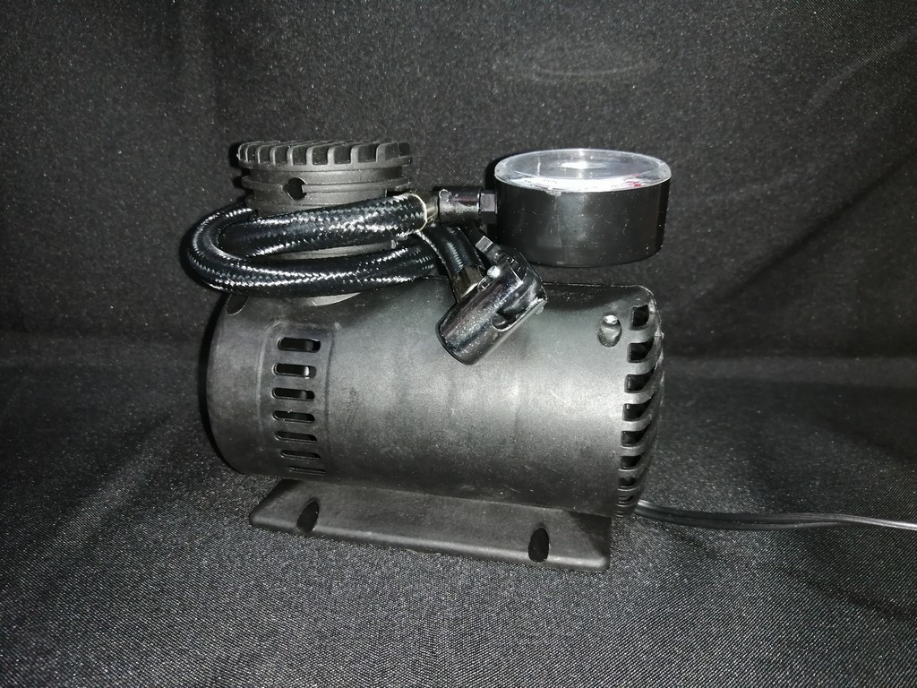 Портативний міні повітряний компресор електричний насос для шин 12V
