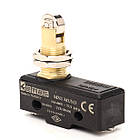 Міні-вимикач з металевим роликом на поздовжній осі на стержні