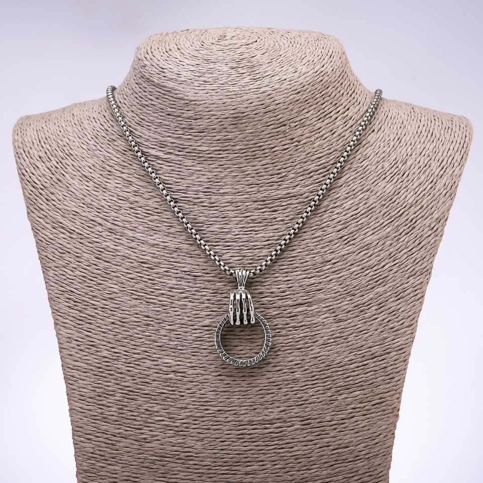 Кулон в стилі "панк гот" Лапа з кільцем 24х6мм на ланцюжку L-65см, фото 1