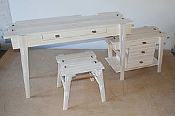 Туалетний столик та стілець в білому кольорі зі вставками з горіха